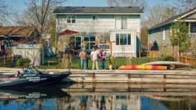 这家人放弃了城市生活，在西姆科湖买了一栋价值90万美元的房子