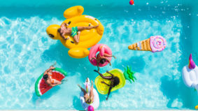 举办一个库斯斯切特私人泳池派对，让你的夏季生活开始得更充实